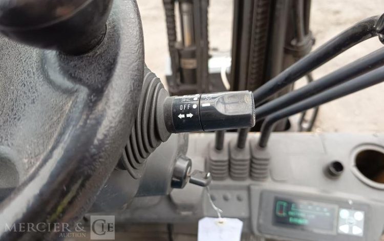 CATERPILLAR CHARIOT ELEVATEUR FRONTAL EP16CPNT -CAPACITE 1,6 TONNES – 8202 H – ANNEE 2015  931