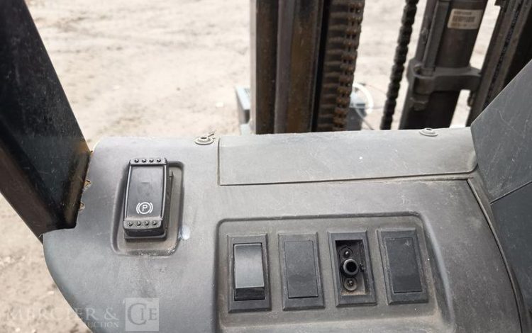 CATERPILLAR CHARIOT ELEVATEUR FRONTAL EP16CPNT -CAPACITE 1,6 TONNES – 8202 H – ANNEE 2015  931