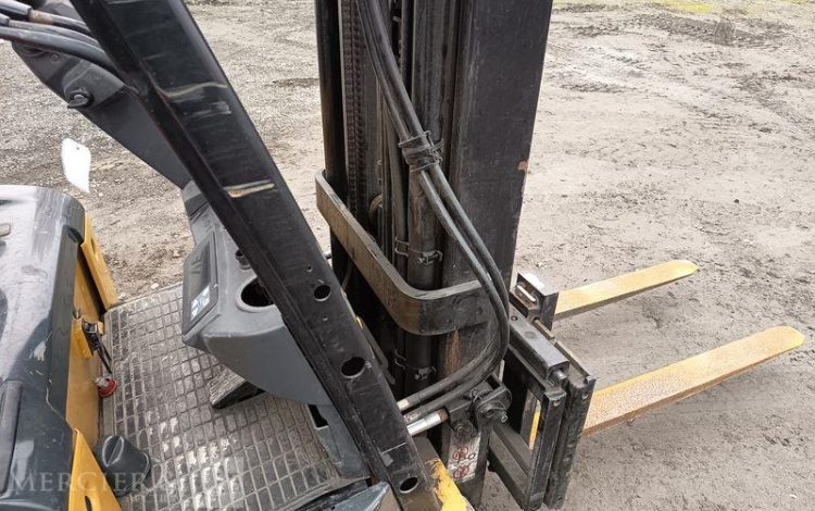 CATERPILLAR CHARIOT ELEVATEUR FRONTAL EP16CPNT -CAPACITE 1,6 TONNES – 8202 H – ANNEE 2015  931