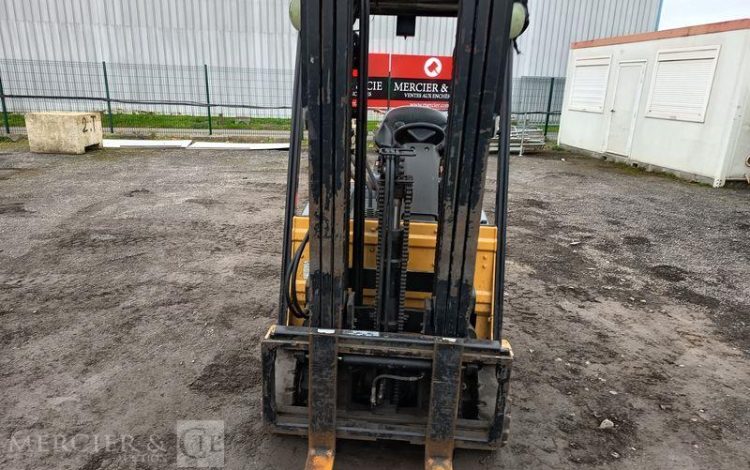 CATERPILLAR CHARIOT ELEVATEUR FRONTAL EP16CPNT -CAPACITE 1,6 TONNES – 8202 H – ANNEE 2015  931