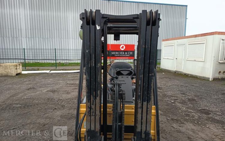 CATERPILLAR CHARIOT ELEVATEUR FRONTAL EP16CPNT -CAPACITE 1,6 TONNES – 8202 H – ANNEE 2015  931