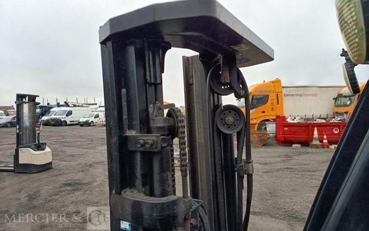 CATERPILLAR CHARIOT ELEVATEUR FRONTAL EP16CPNT -CAPACITE 1,6 TONNES – 8202 H – ANNEE 2015  931