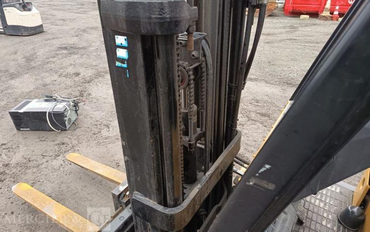 CATERPILLAR CHARIOT ELEVATEUR FRONTAL EP16CPNT -CAPACITE 1,6 TONNES – 8202 H – ANNEE 2015  931