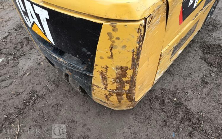 CATERPILLAR CHARIOT ELEVATEUR FRONTAL EP16CPNT -CAPACITE 1,6 TONNES – 8202 H – ANNEE 2015  931