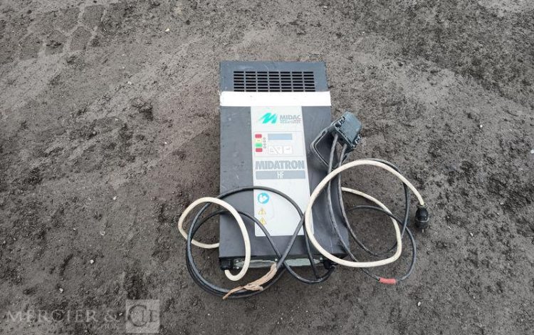 CATERPILLAR CHARIOT ELEVATEUR FRONTAL EP16CPNT -CAPACITE 1,6 TONNES – 8202 H – ANNEE 2015  931