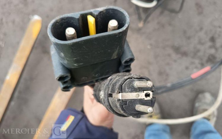 CATERPILLAR CHARIOT ELEVATEUR FRONTAL EP16CPNT -CAPACITE 1,6 TONNES – 8202 H – ANNEE 2015  931