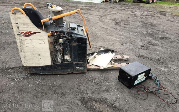 CROWN TRANSPALETTE ELECTRIQUE A PLATEFORME FIXE WT3040 CAPACITE 2 TONNES – ANNEE 2013  5A605993