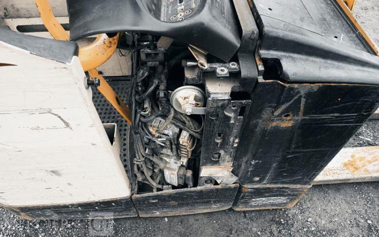 CROWN TRANSPALETTE ELECTRIQUE A PLATEFORME FIXE WT3040 CAPACITE 2 TONNES – ANNEE 2013  5A605993