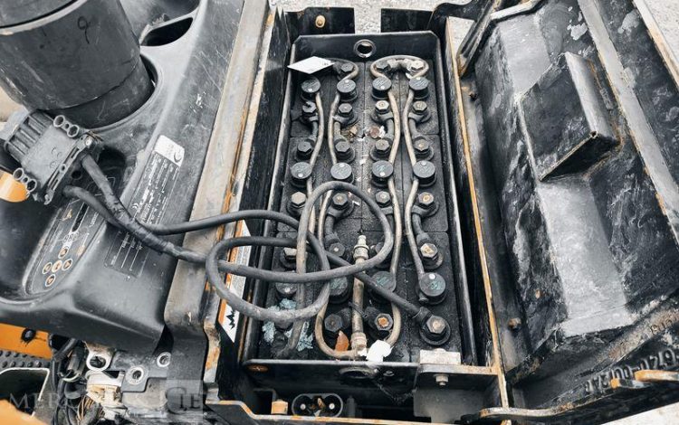 CROWN TRANSPALETTE ELECTRIQUE A PLATEFORME FIXE WT3040 CAPACITE 2 TONNES – ANNEE 2013  5A605993