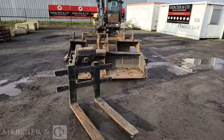 MECALAC PELLE SUR CHENILLE 63CR  152930