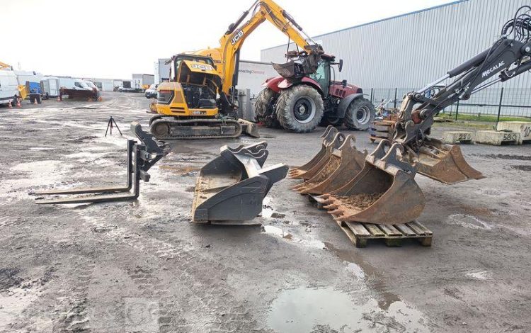 MECALAC PELLE SUR CHENILLE 63CR  152930