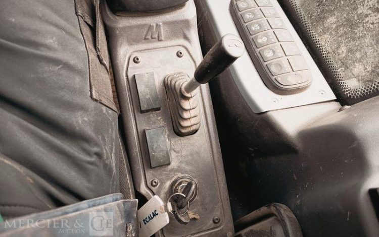 MECALAC PELLE SUR CHENILLE 63CR  152930