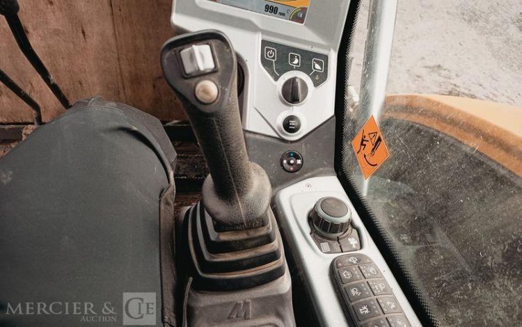 MECALAC PELLE SUR CHENILLE 63CR  152930