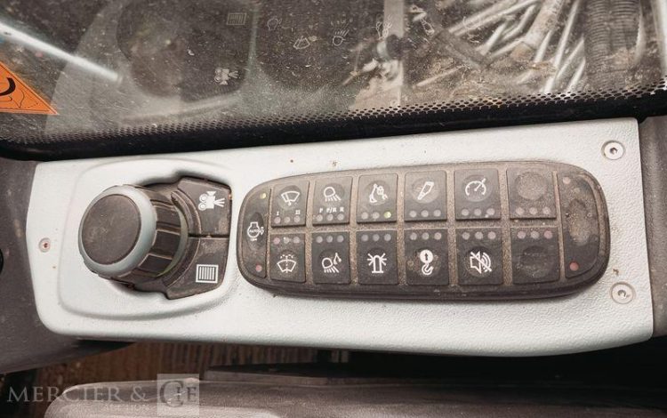 MECALAC PELLE SUR CHENILLE 63CR  152930