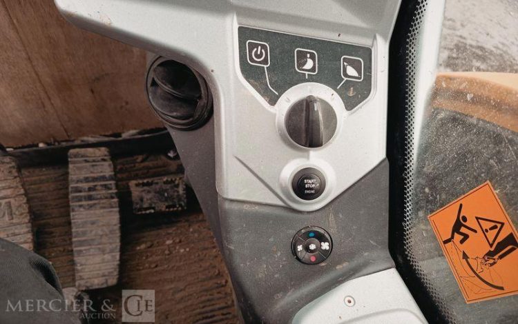 MECALAC PELLE SUR CHENILLE 63CR  152930