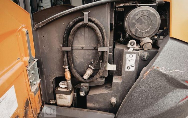 MECALAC PELLE SUR CHENILLE 63CR  152930