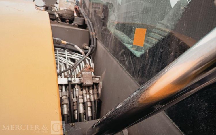 MECALAC PELLE SUR CHENILLE 63CR  152930