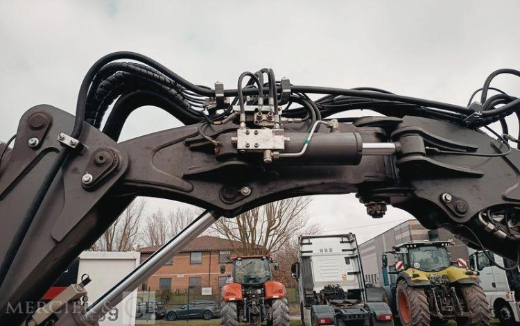 MECALAC PELLE SUR CHENILLE 63CR  152930