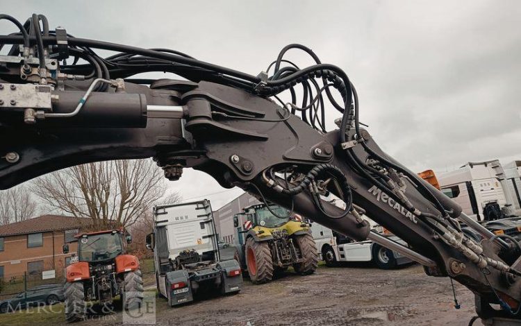 MECALAC PELLE SUR CHENILLE 63CR  152930