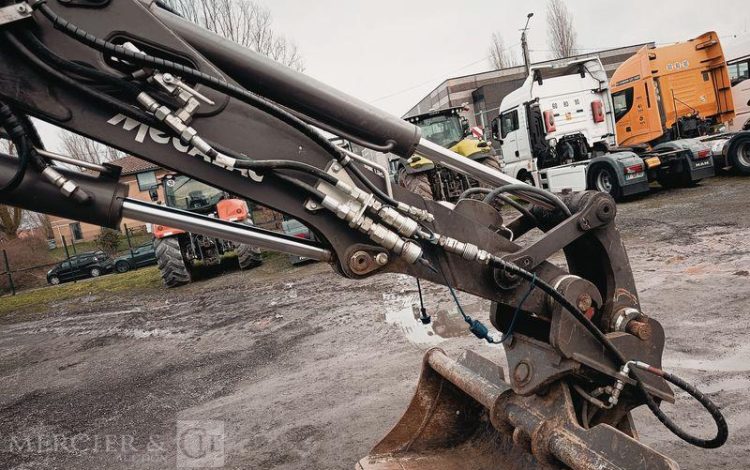 MECALAC PELLE SUR CHENILLE 63CR  152930