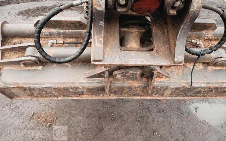 MECALAC PELLE SUR CHENILLE 63CR  152930