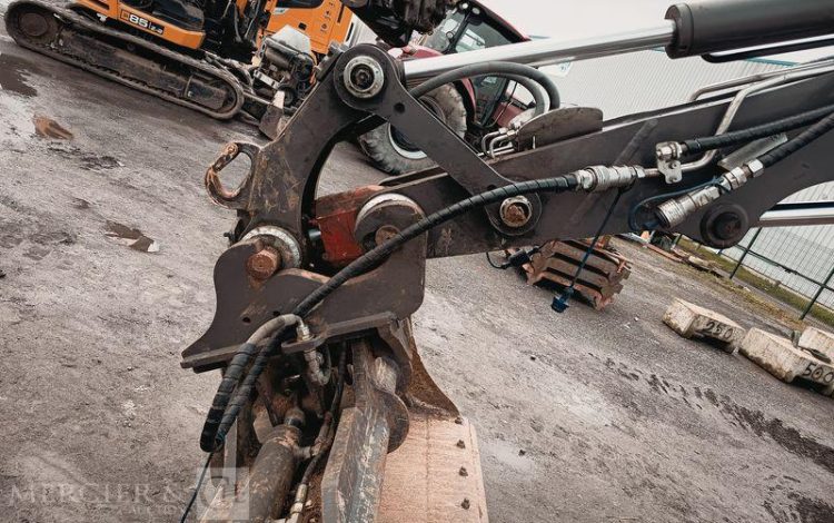 MECALAC PELLE SUR CHENILLE 63CR  152930