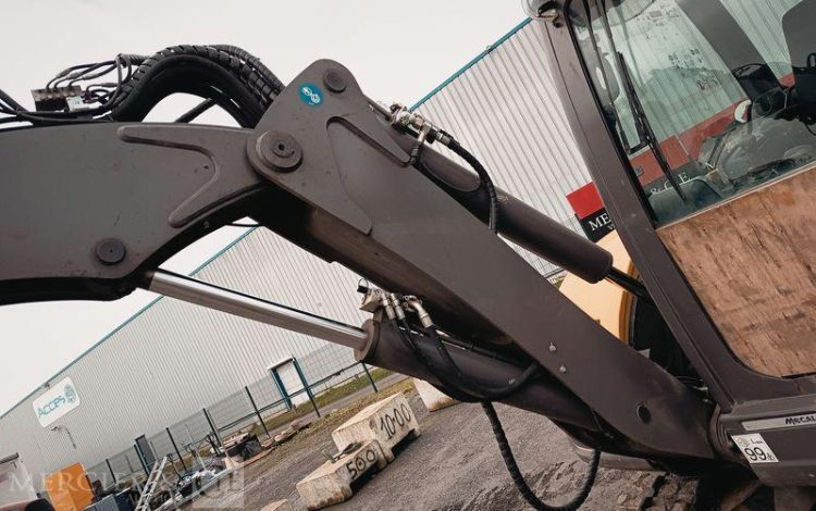 MECALAC PELLE SUR CHENILLE 63CR  152930