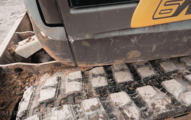 MECALAC PELLE SUR CHENILLE 63CR  152930