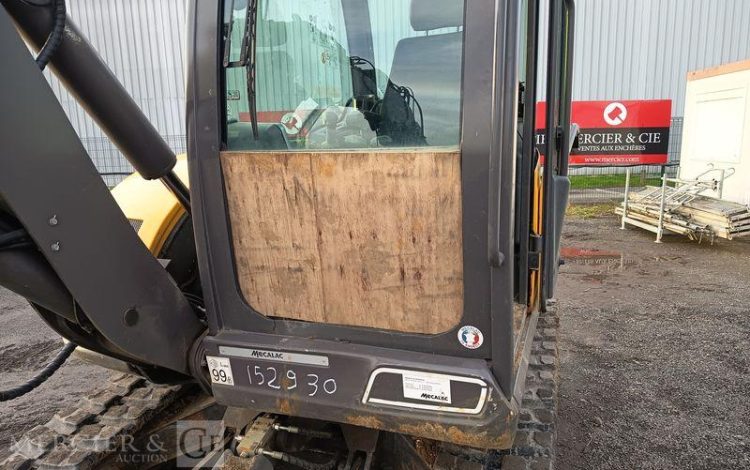 MECALAC PELLE SUR CHENILLE 63CR  152930