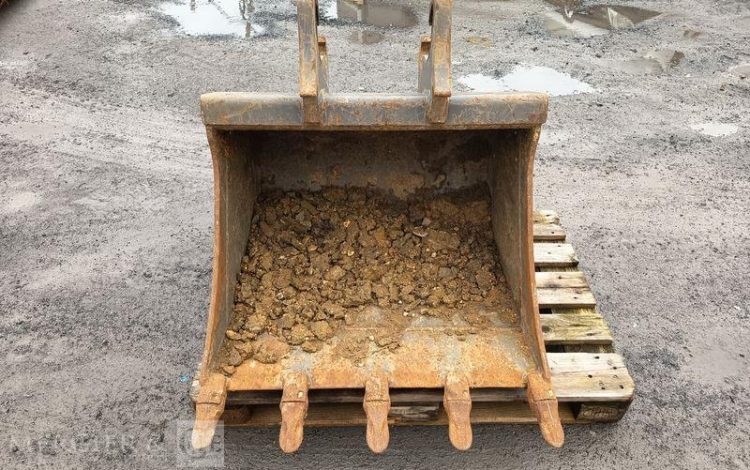 MECALAC PELLE SUR CHENILLE 63CR  152930