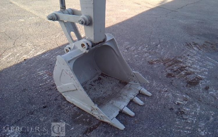 TAKEUCHI MINIPELLE TB160-C  – 5T7 – 4062H – AN2011 GRIS 16050025