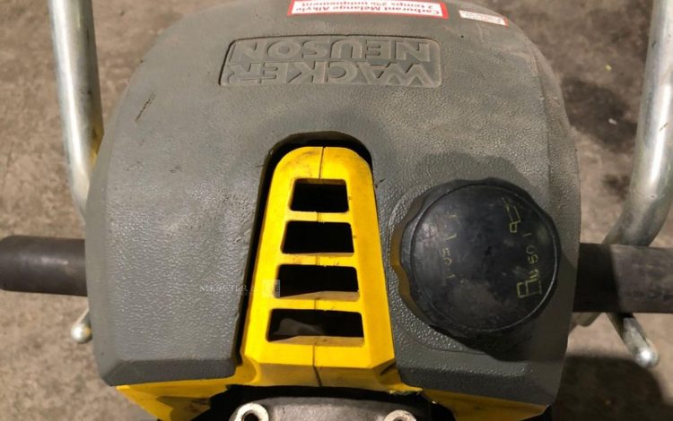 WACKER NEUSON BH65  PIQ011374