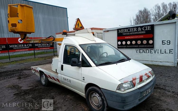 FIAT SCUDO AVEC NACELLE FRANCE ELEVATEUR TOPY 8 – 2394 HEURES – ANNEE 2001  904ALF59