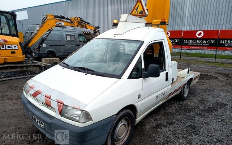 FIAT SCUDO AVEC NACELLE FRANCE ELEVATEUR TOPY 8 – 2394 HEURES – ANNEE 2001  904ALF59