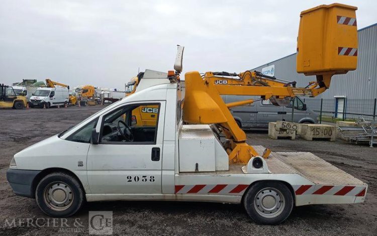 FIAT SCUDO AVEC NACELLE FRANCE ELEVATEUR TOPY 8 – 2394 HEURES – ANNEE 2001  904ALF59