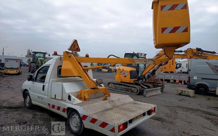 FIAT SCUDO AVEC NACELLE FRANCE ELEVATEUR TOPY 8 – 2394 HEURES – ANNEE 2001  904ALF59