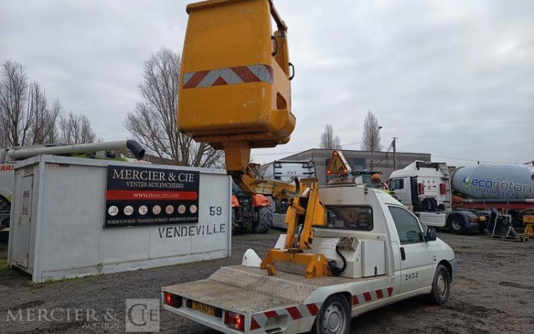 FIAT SCUDO AVEC NACELLE FRANCE ELEVATEUR TOPY 8 – 2394 HEURES – ANNEE 2001  904ALF59