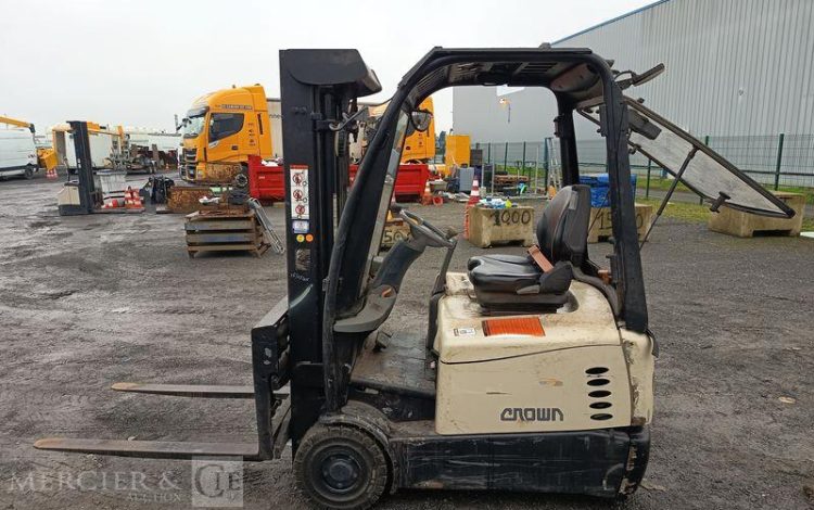 CROWN CHARIOT ELEVATEUR FRONTAL SC 5320 1,6 ELECTRIQUE – CAPACITE 1,2 TONNES – 832 H  92344