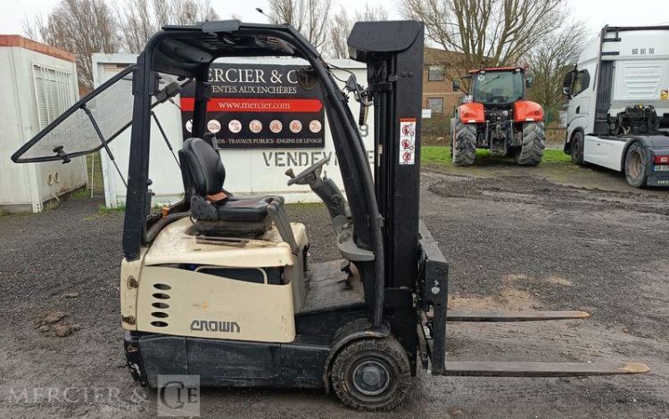 CROWN CHARIOT ELEVATEUR FRONTAL SC 5320 1,6 ELECTRIQUE – CAPACITE 1,2 TONNES – 832 H  92344