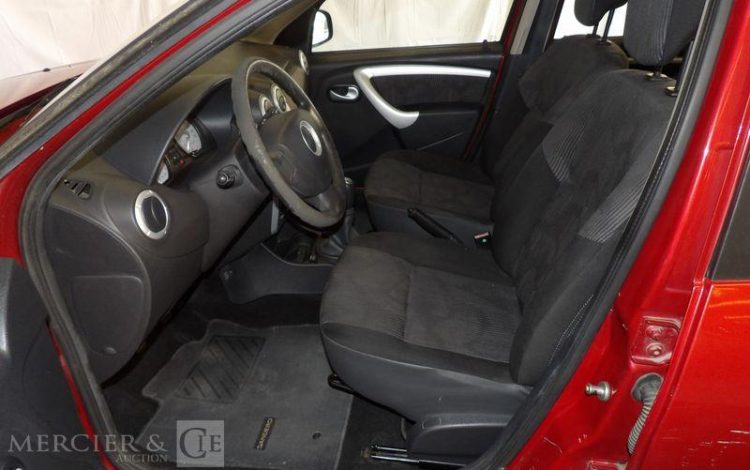 DACIA SANDERO 1,4 MPI GPL 75CH LAUREATE ROUGE AY-578-EH