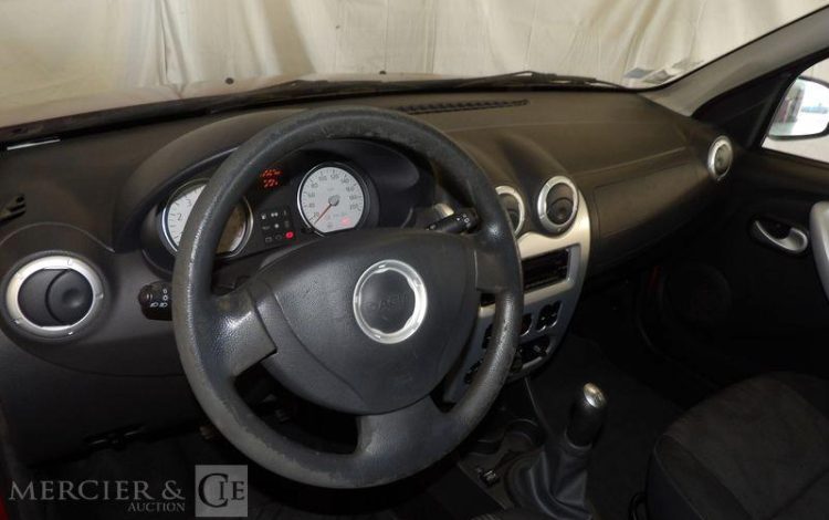 DACIA SANDERO 1,4 MPI GPL 75CH LAUREATE ROUGE AY-578-EH