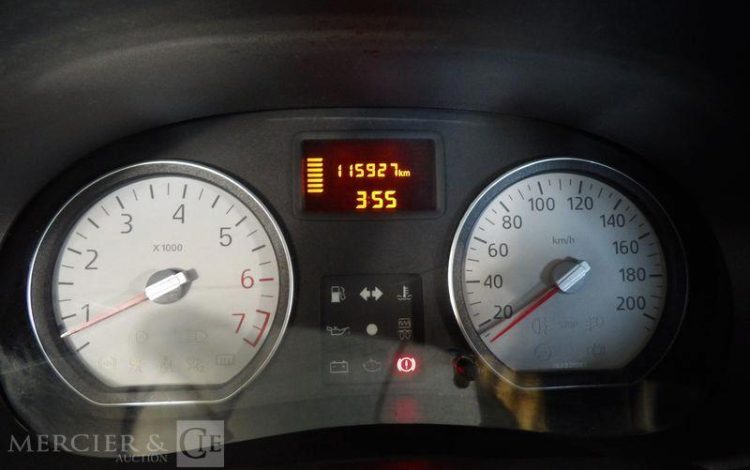 DACIA SANDERO 1,4 MPI GPL 75CH LAUREATE ROUGE AY-578-EH