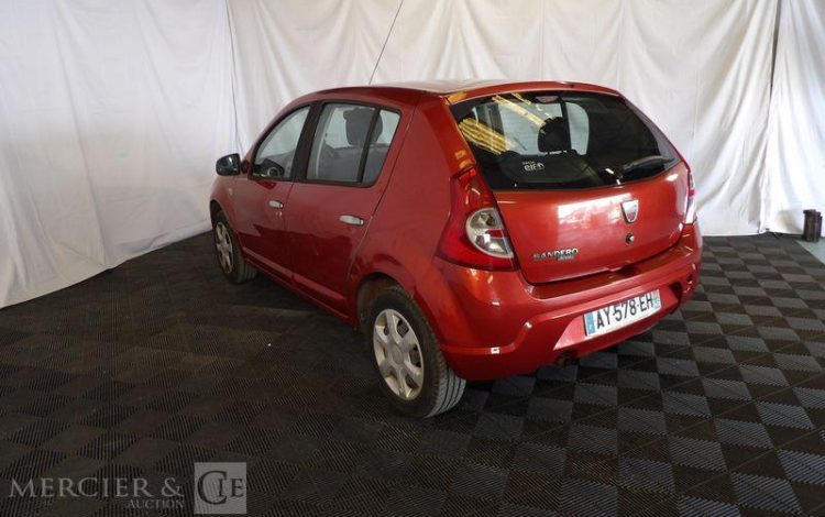 DACIA SANDERO 1,4 MPI GPL 75CH LAUREATE ROUGE AY-578-EH