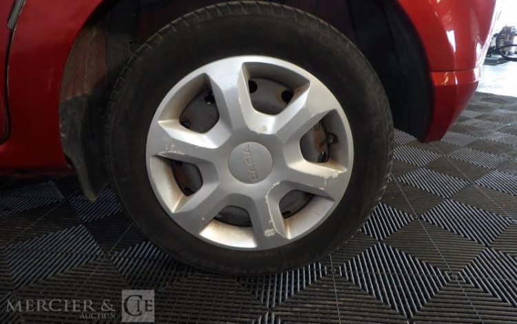 DACIA SANDERO 1,4 MPI GPL 75CH LAUREATE ROUGE AY-578-EH