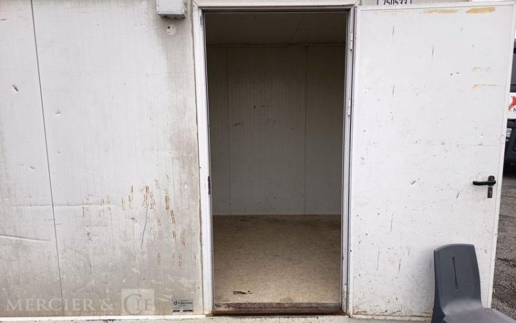 DECORTES BUNGALOW PORTE ET FENETRE LONG PAN AVEC PASSAGE DE FOURCHES  BUC750533