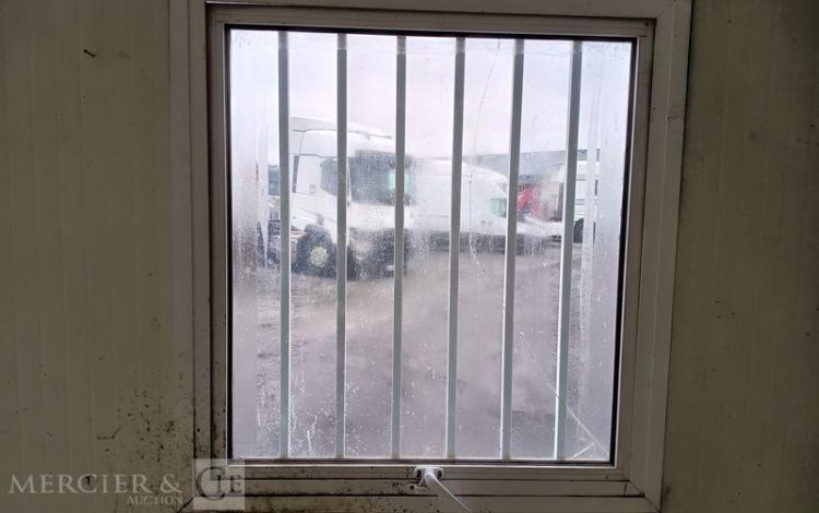 DECORTES BUNGALOW PORTE ET FENETRE LONG PAN AVEC PASSAGE DE FOURCHES  BUC750533