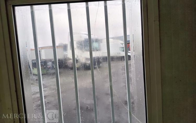 DECORTES BUNGALOW PORTE ET FENETRE LONG PAN AVEC PASSAGE DE FOURCHES  BUC750533