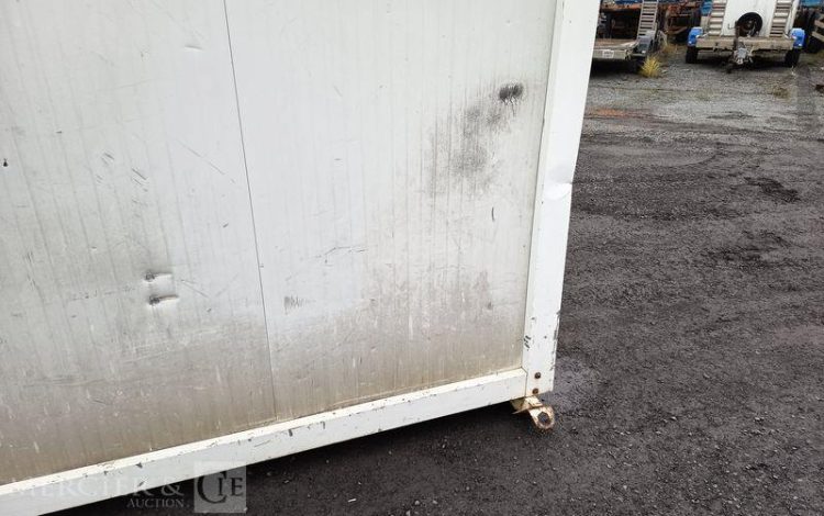 DECORTES BUNGALOW PORTE ET FENETRE LONG PAN AVEC PASSAGE DE FOURCHES  BUC750533