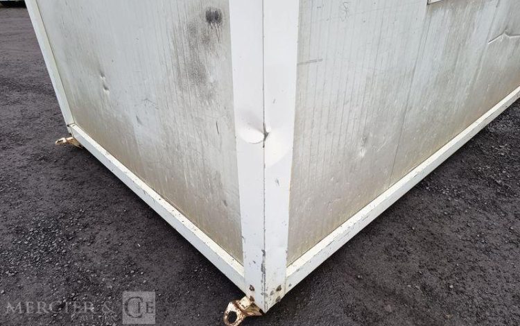 DECORTES BUNGALOW PORTE ET FENETRE LONG PAN AVEC PASSAGE DE FOURCHES  BUC750533