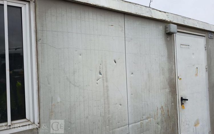 DECORTES BUNGALOW PORTE ET FENETRE LONG PAN AVEC PASSAGE DE FOURCHES  BUC750533